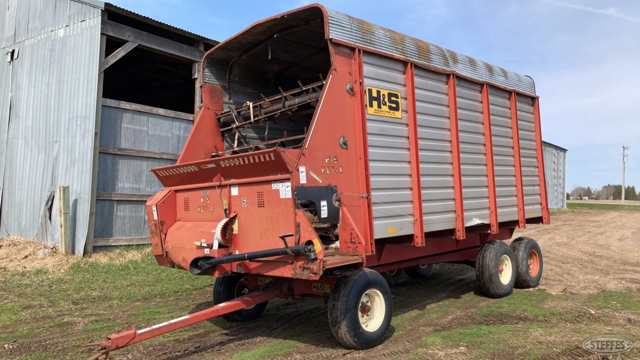 H&S 16 ft.  silage box